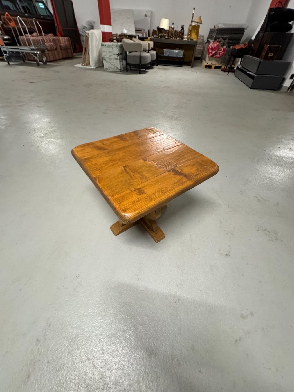 Tische: Antique Centre Table – Gebraucht aus Gsteig b. Gstaad von Auctionly 7