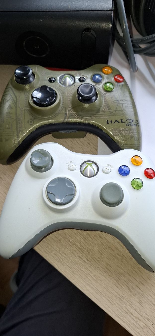 Microsoft Console: Xbox 360 Konsole mit 2 Controller und 8 Spielen! – Difettoso da Zürich venduto da rodney02 2