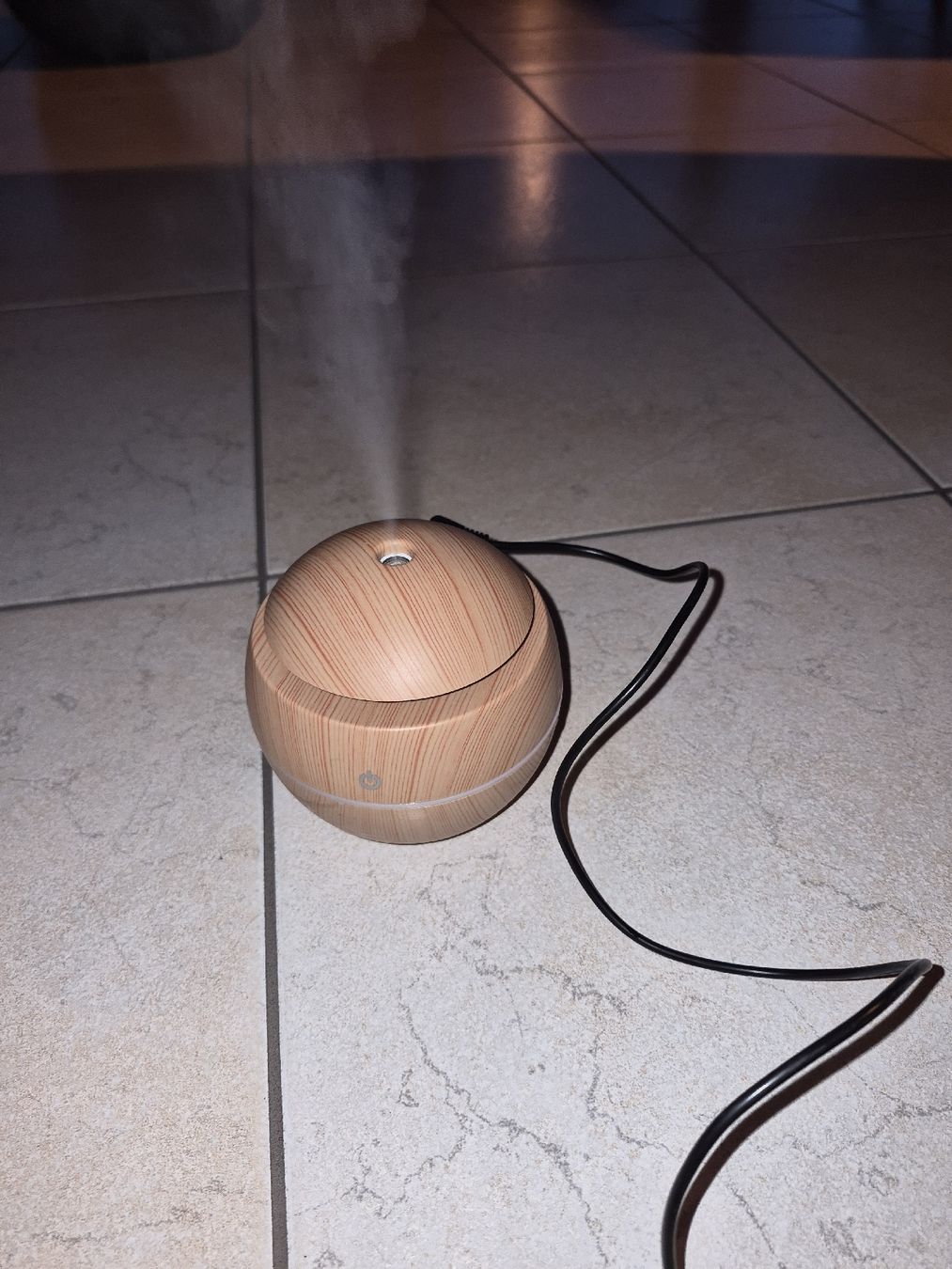 Umidificatori d'aria: mini Luftbefeuchter in Holz optik mit LED – Usato da Istighofen venduto da kla_2k5b 3