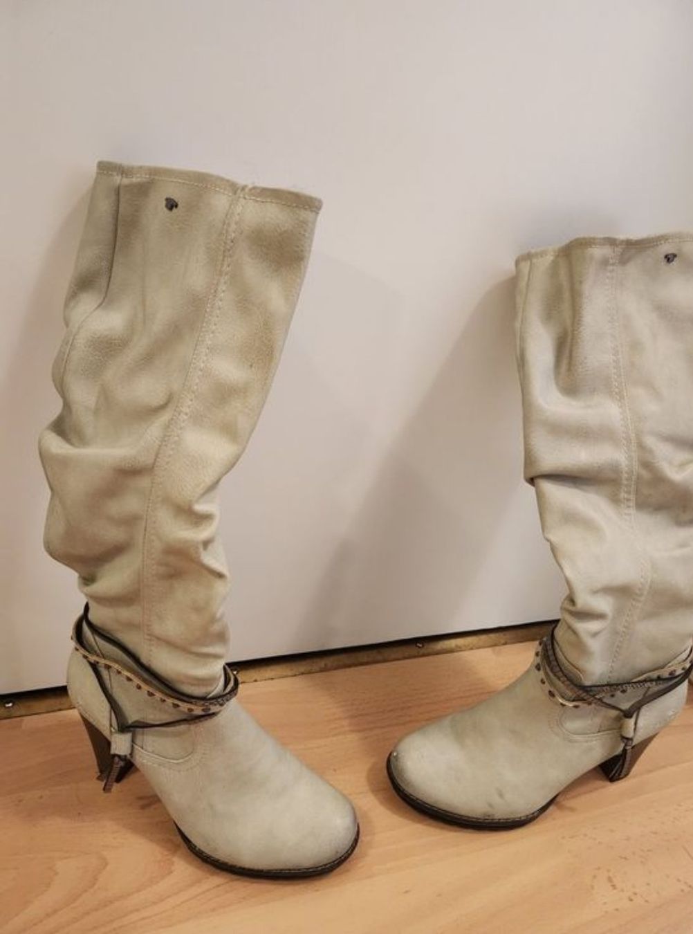 Tom Tailor Scarpe da donna: Stiefel beige Gr 39 Tom Tailor – Usato da Männedorf venduto da Dumarest 2