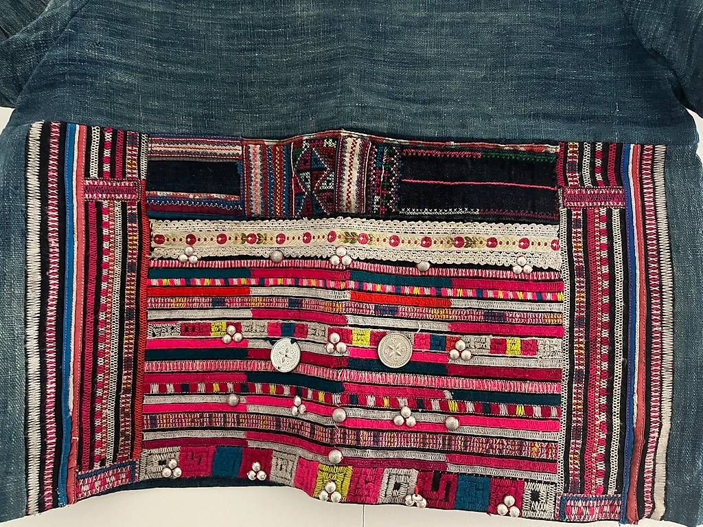 Gilets & Westen: Gilet thaïlandais brodé à la main – Gebraucht aus Sion von Alvaten 5
