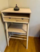 Meuble en bois ? avec tiroirs et étagères