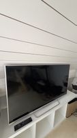Sony TV mit Fernbedienung und Netzteil