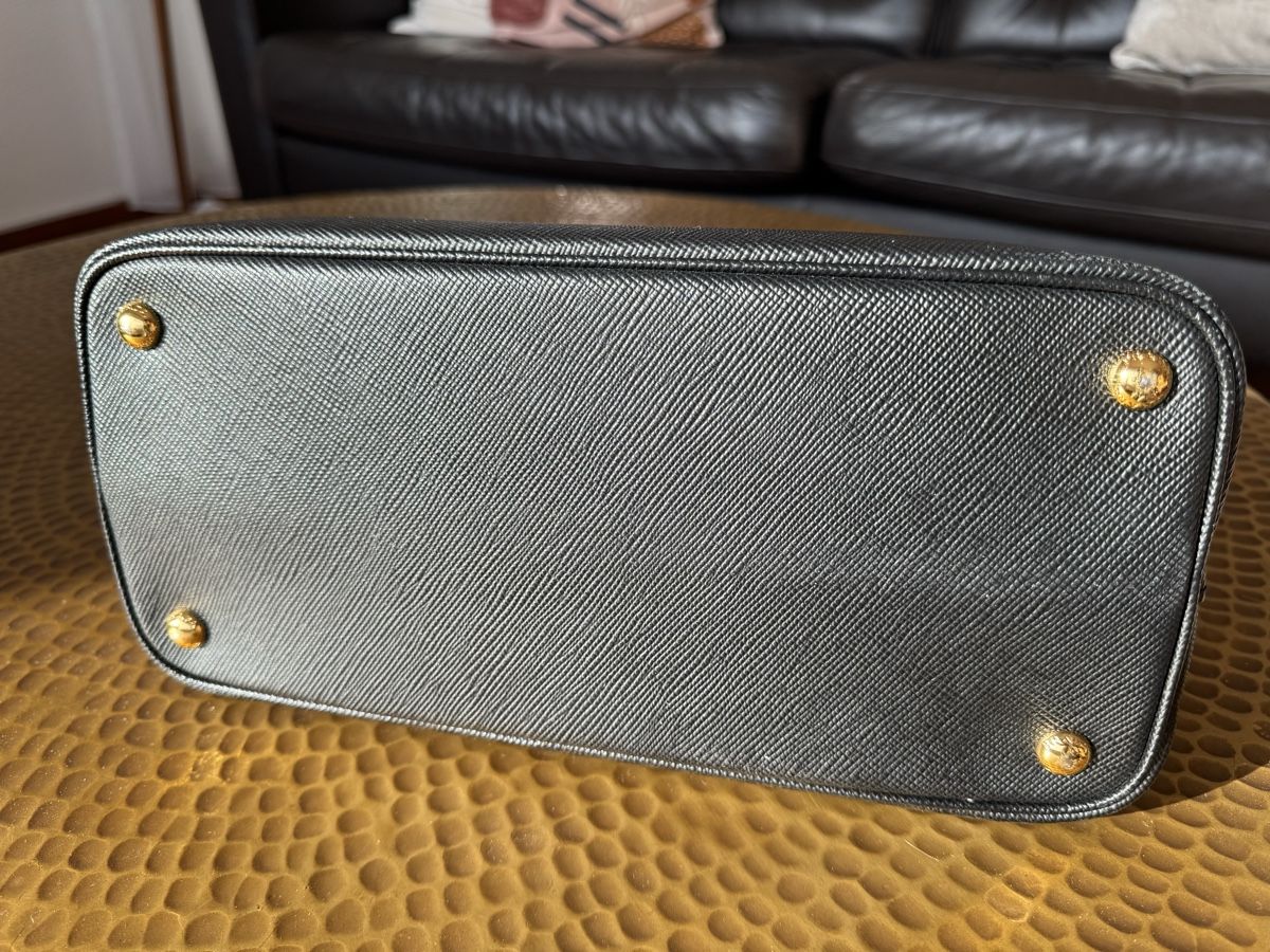 Prada Sacs femmes: Prada Handtasche Saffiano Medium – D'occasion à Untersiggenthal par Shopaholic07 5