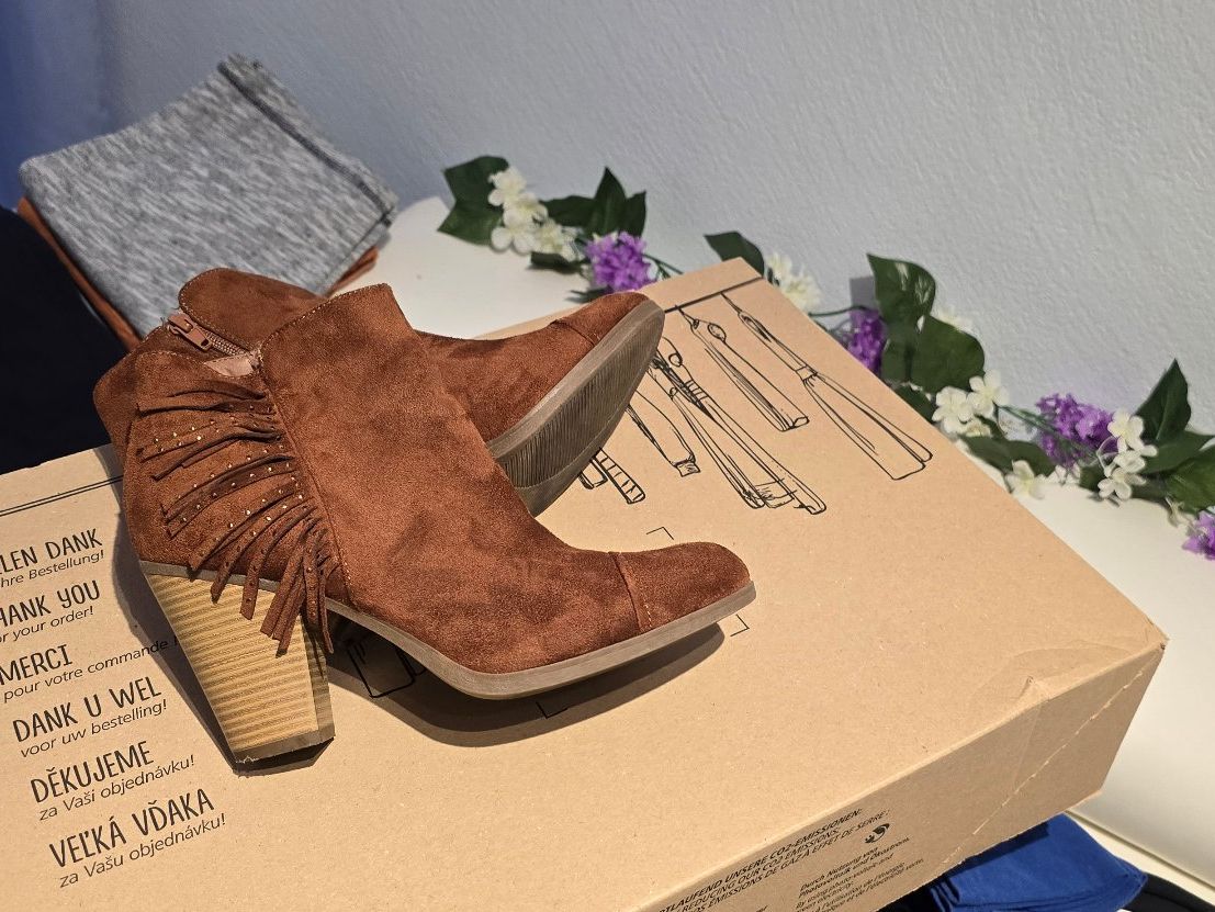 Scarpe da donna: Stiefelette Damen Grösse 39 – Usato da Chur venduto da Mikymiki 7
