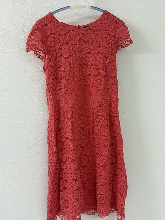Coralfarbenes Spitzenkleid, Gr 40