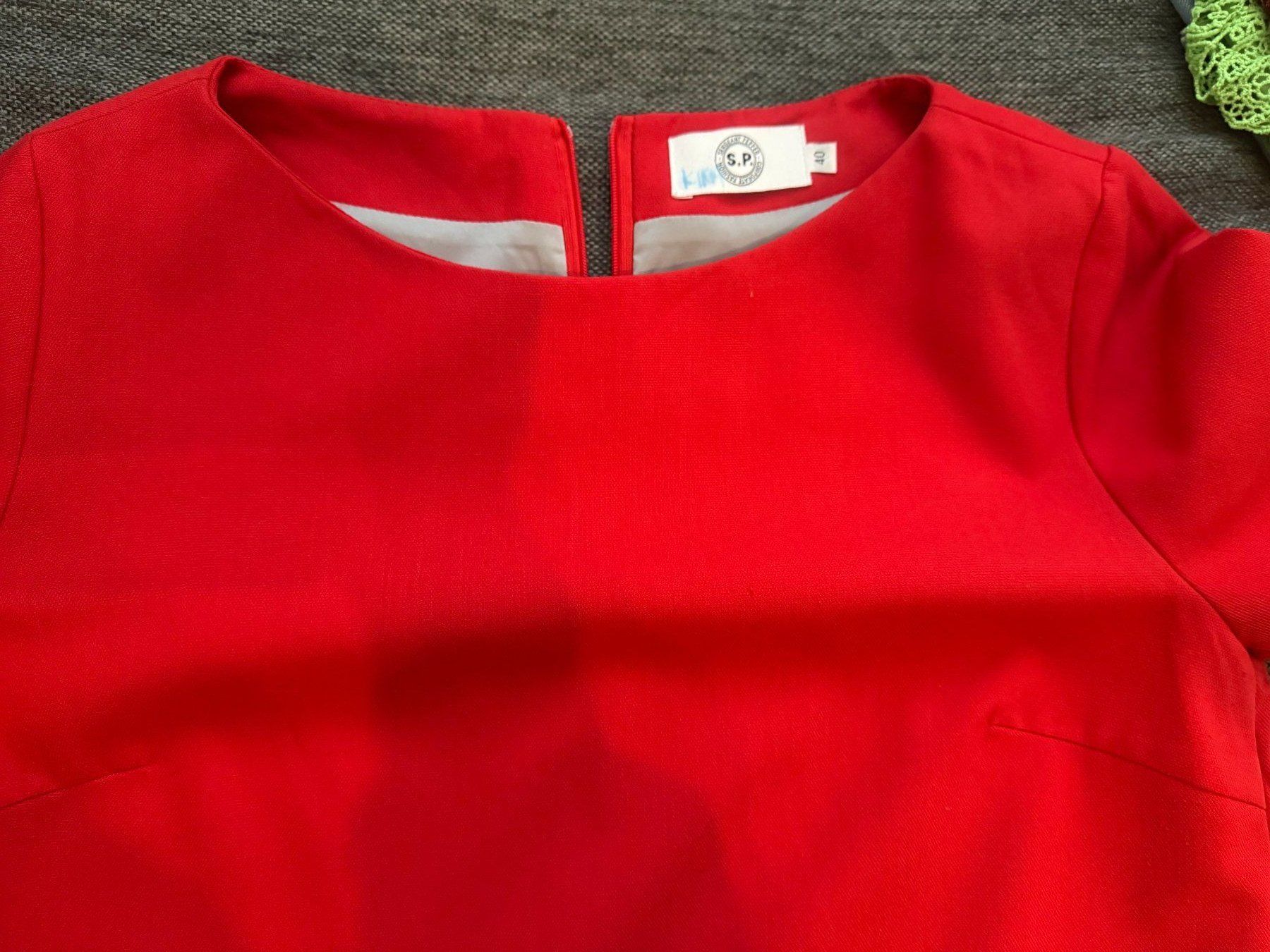 Kleider: 31. Robe droite rouge – Neu (gemäss Beschreibung) aus Le Locle von tchanatakoua 4
