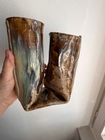 Kunst-Vase aus Keramik – Handarbeit mit zwei Öffnungen.