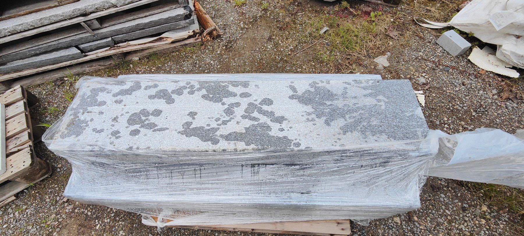 Treppen: Blockstufen aus Tessiner Gneis – Neu (gemäss Beschreibung) aus Marthalen von natuerli