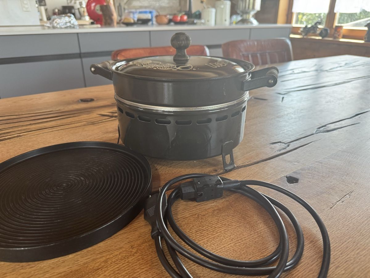 Stöckli Elettrodomestici da cucina: Maroniofen mit Crepe und Grillplate – Usato da Wängi venduto da Boston11 1