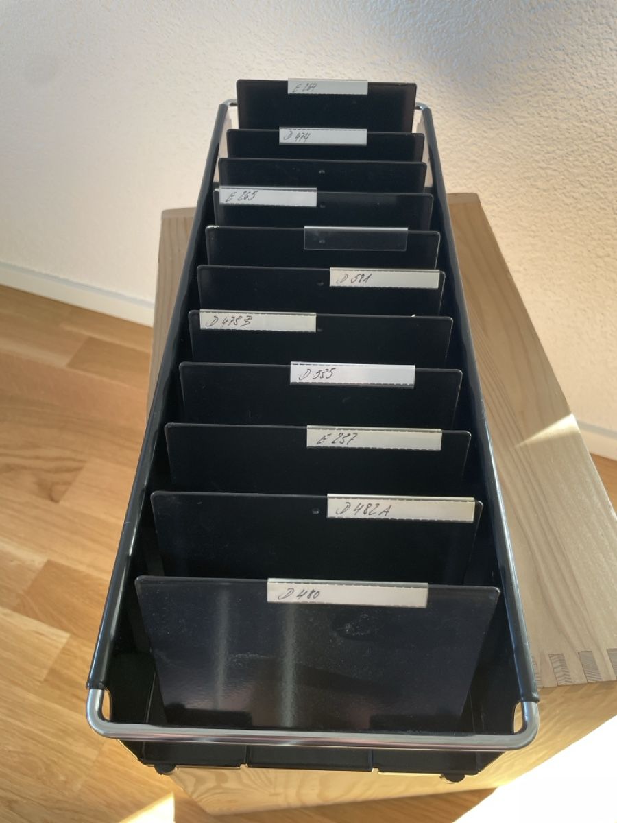 Sistemi di archiviazione: Visitenkartenbox USM schwarz mit 11 Einsätzen – Usato da Liebefeld venduto da Langspielplatte 3