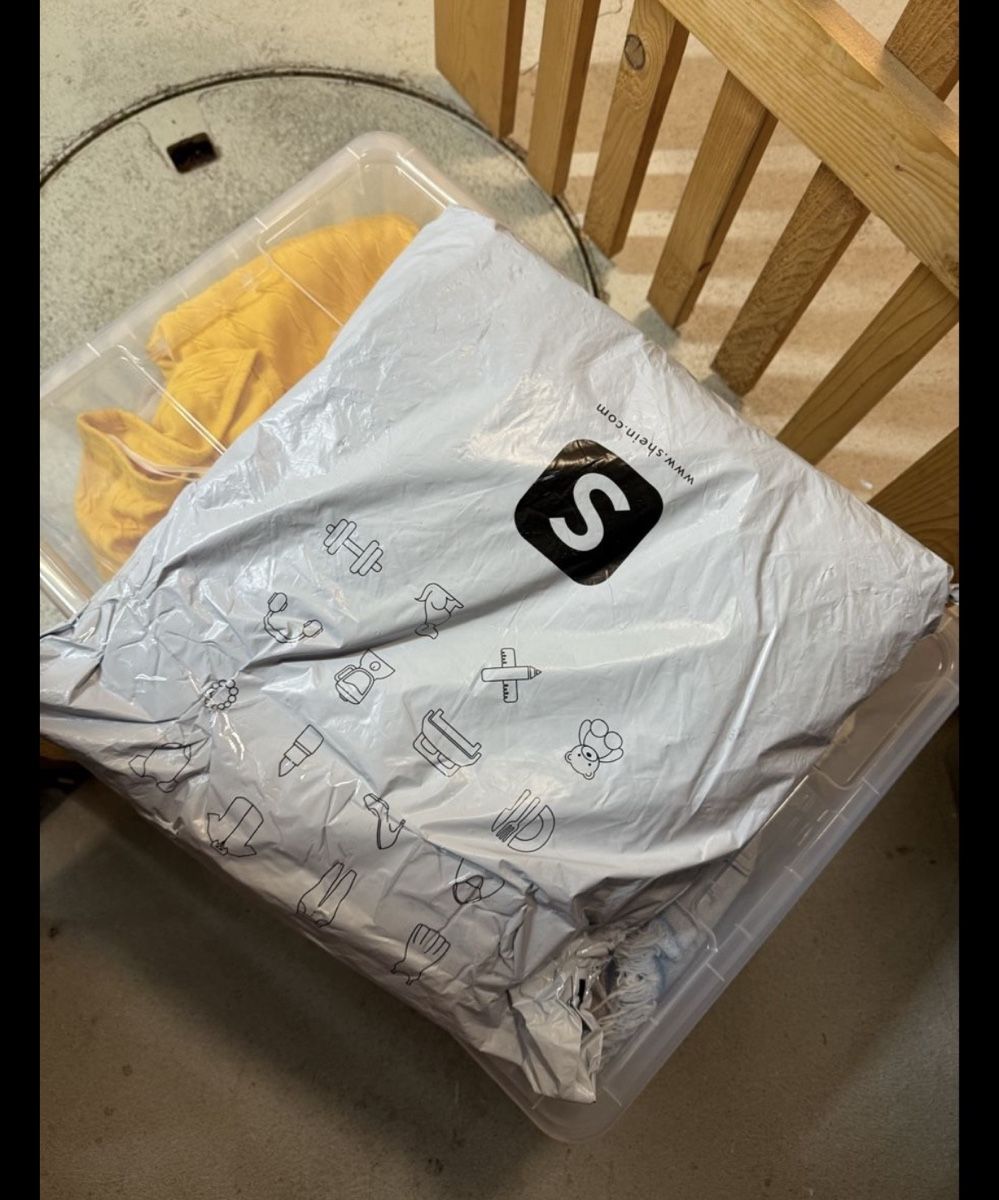 Shein Lotti di vestiti: Shein surprise Paket – Usato da Wil SG venduto da xrnvani