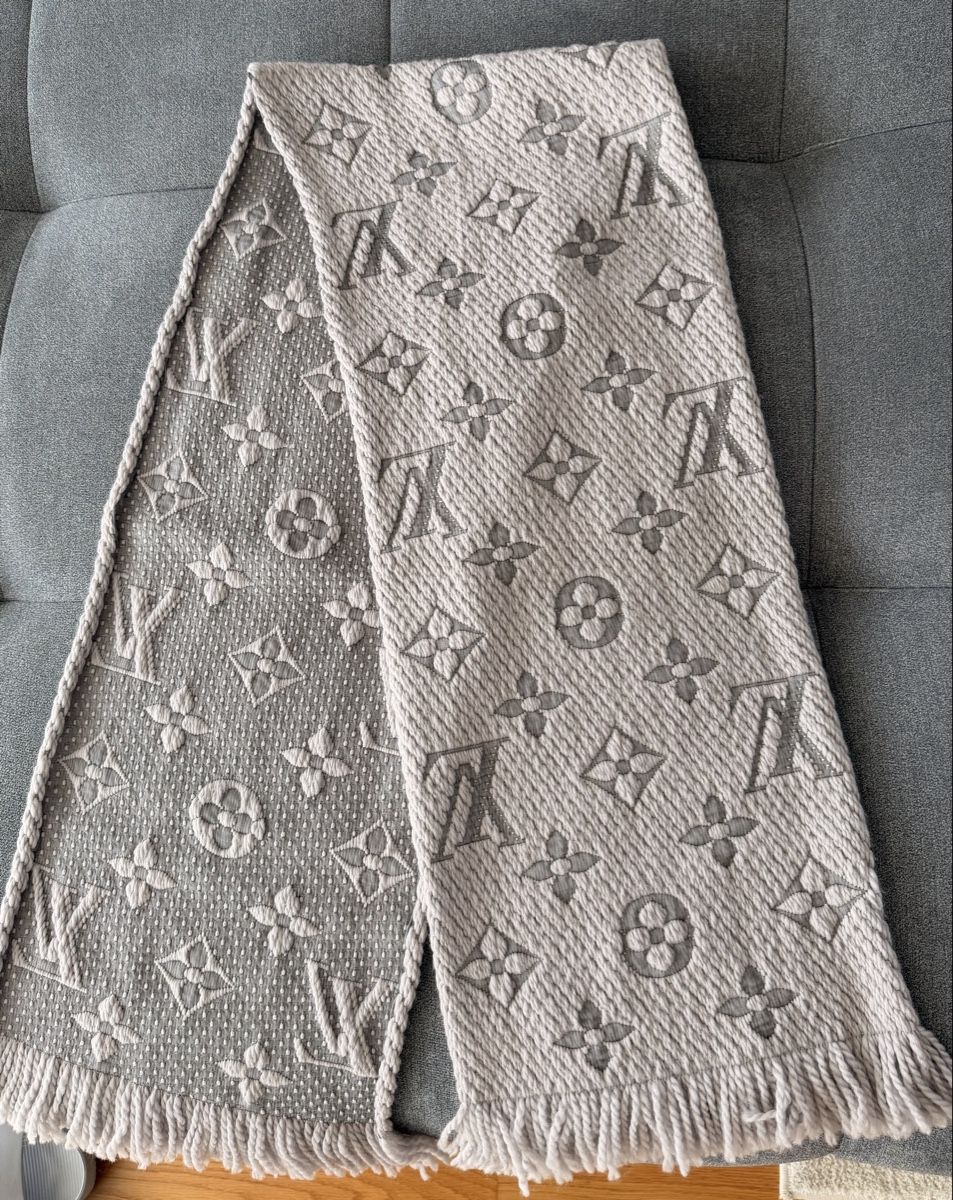Louis Vuitton Foulards, Tücher & Schals: Original Schal Louis Vuitton mit Verpackung – Gebraucht aus Erlinsbach SO von pilz23