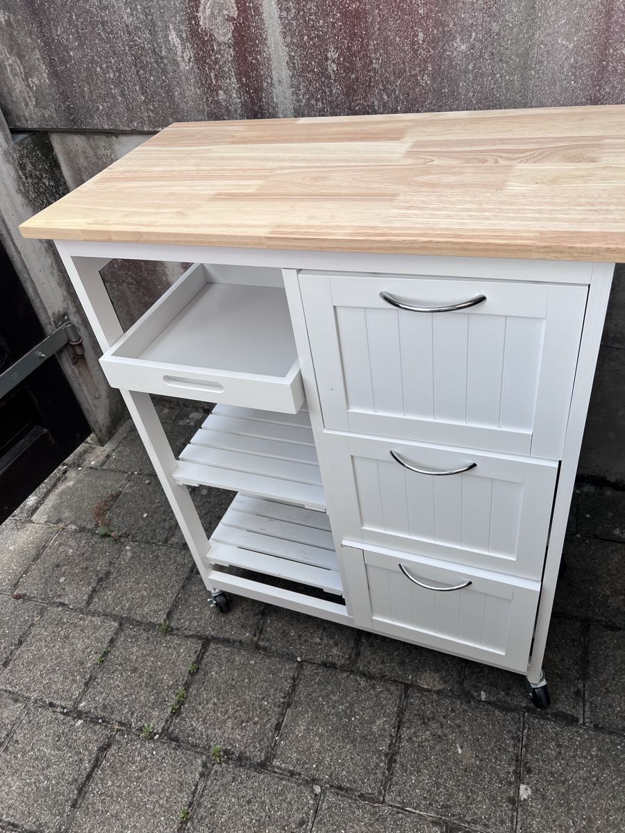 Commodes: Einfaches rollbares Küchenmöbel – D'occasion à Steckborn par Holiday66