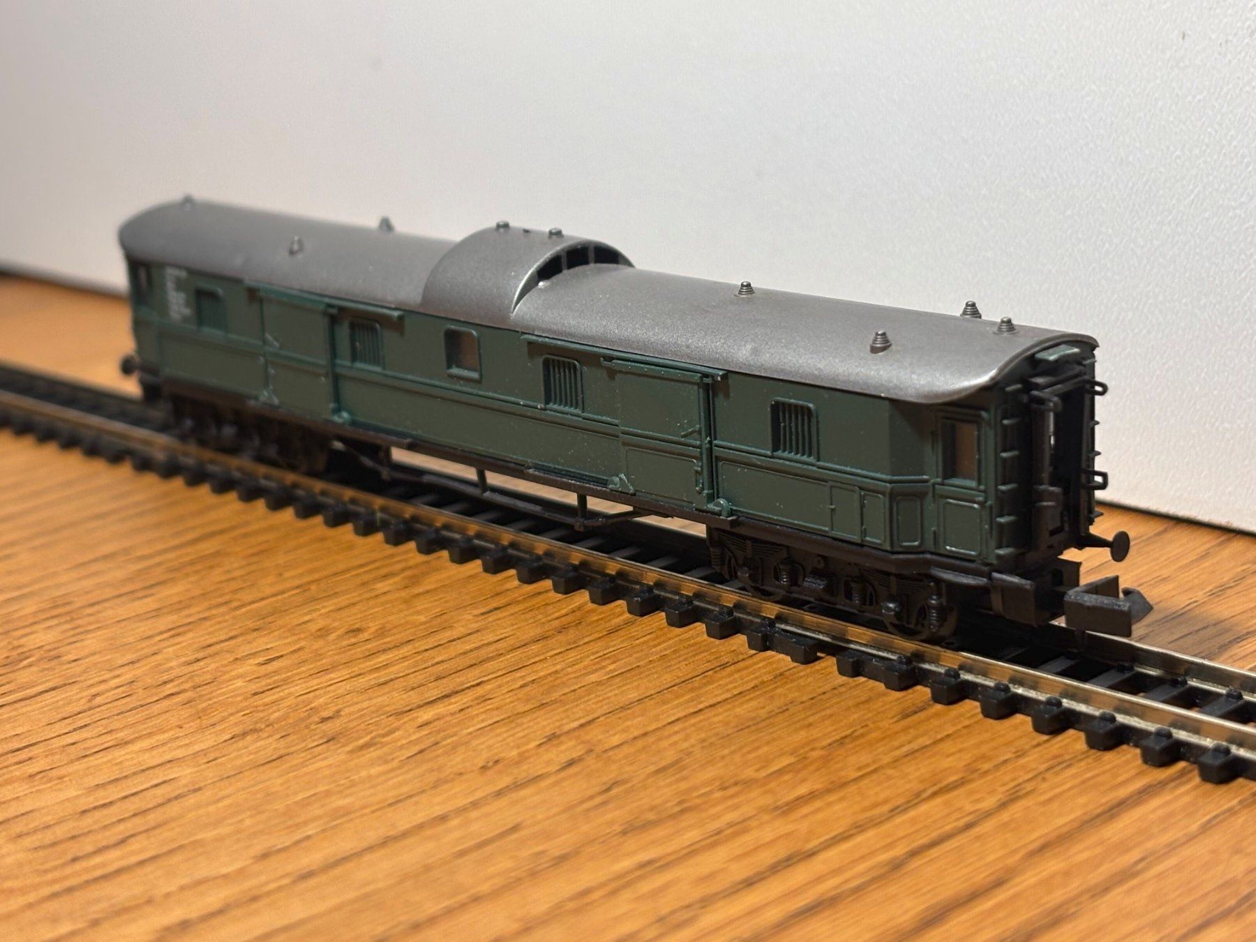 Modellini di ferrovie: L1976: Oldtimer Gepäckwagen (Spur N) – Usato da Birsfelden venduto da Birs_25