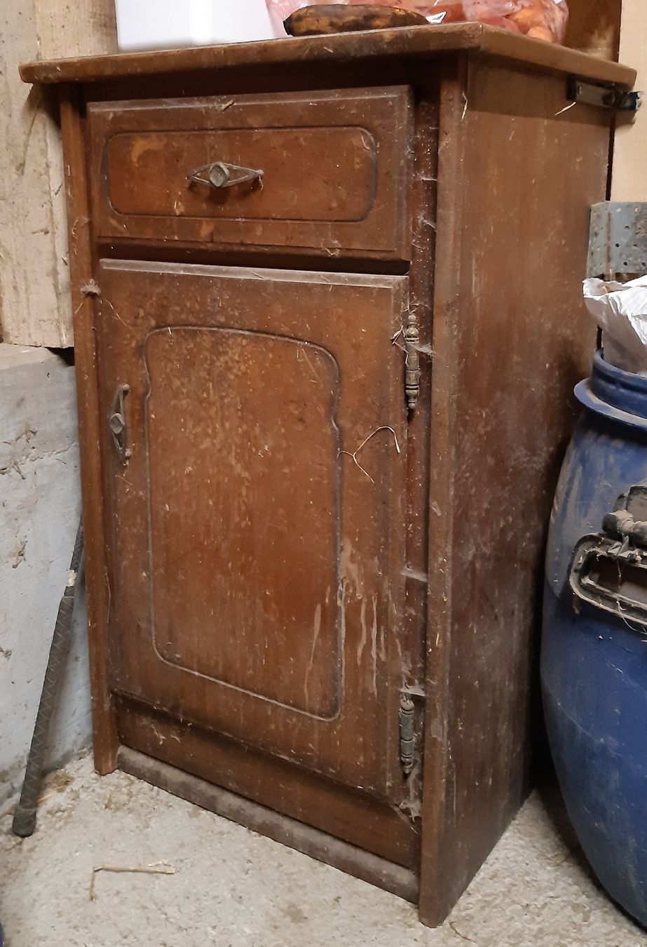 Commodes: antikes möbeli schränkli – D'occasion à Nebikon par Haidihooo