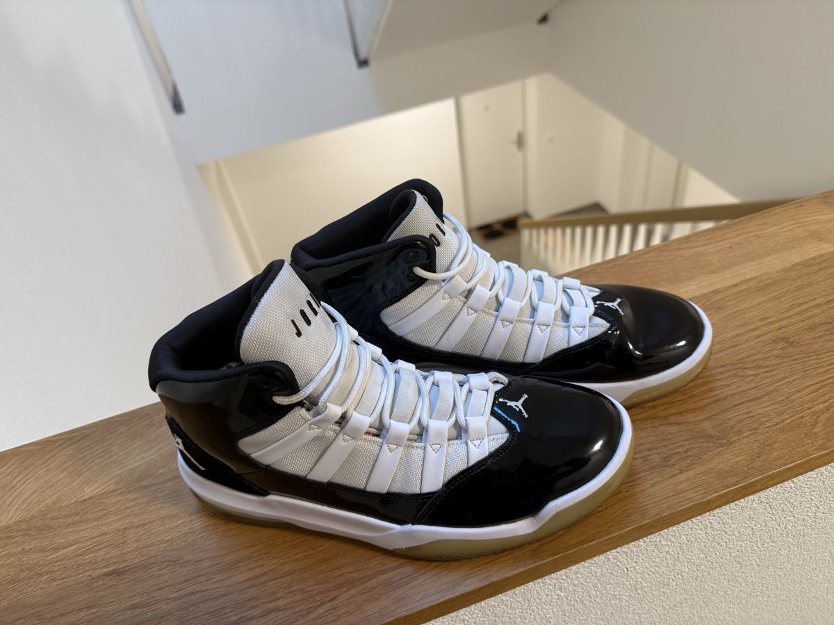 Jordan Scarpe da uomo: Air Jordan 11 Retro – Nuovo (secondo la descrizione) da Burgdorf venduto da RV04