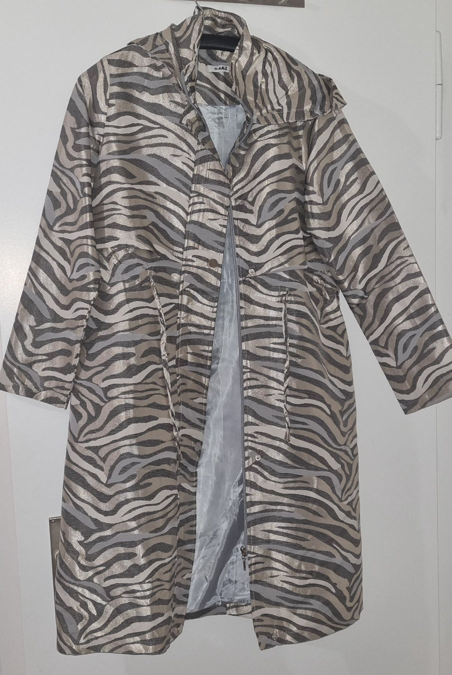 Cappotti: Trendiger Mantel Oski Gr. M Zebra-Muster – Nuovo (secondo la descrizione) da Basel venduto da Dawid1713