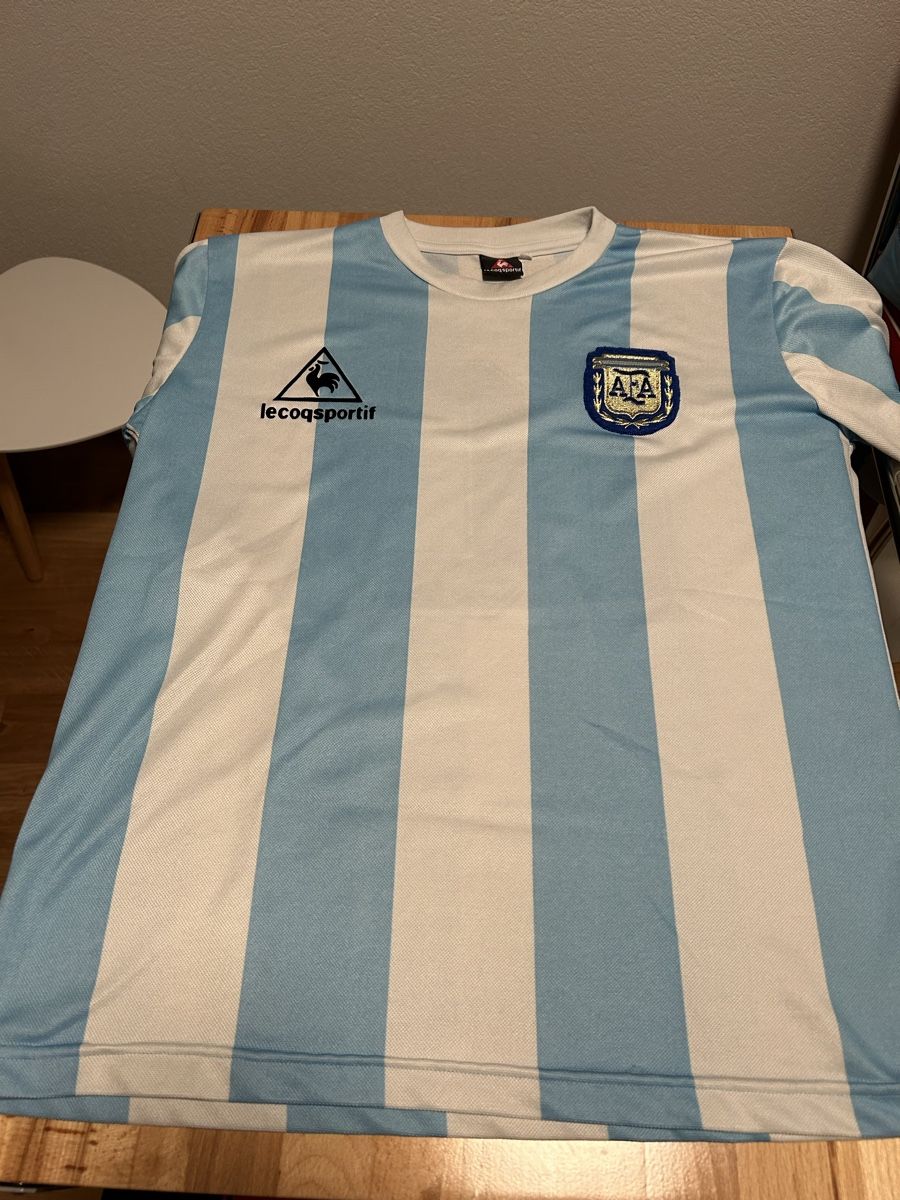 Le Coq Sportif Maillots de corps & Pantalons: Maradona Shirt Replica – D'occasion à Schliern b. Köniz par Trebesch