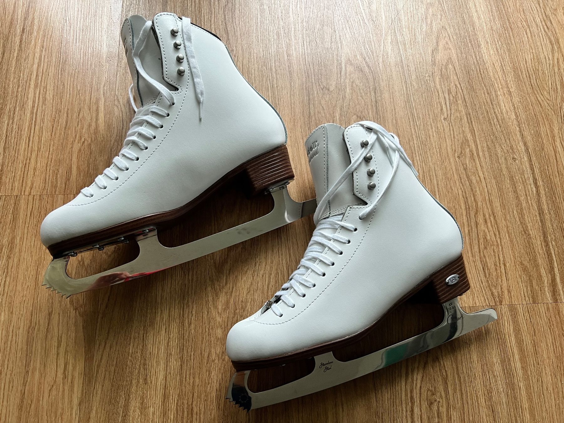 Pattini da ghiaccio: Riedell Diamond Eiskunstlaufschuhe weiss, Grösse 41 – Nuovo (secondo la descrizione) da Winterthur venduto da Hello088x