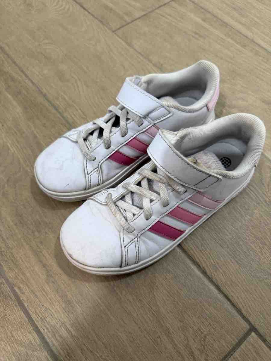 Adidas Scarpe per ragazze: Adidas Sneaker Mädchen Grösse 31 weiss – Usato da Windisch venduto da Dani38 1