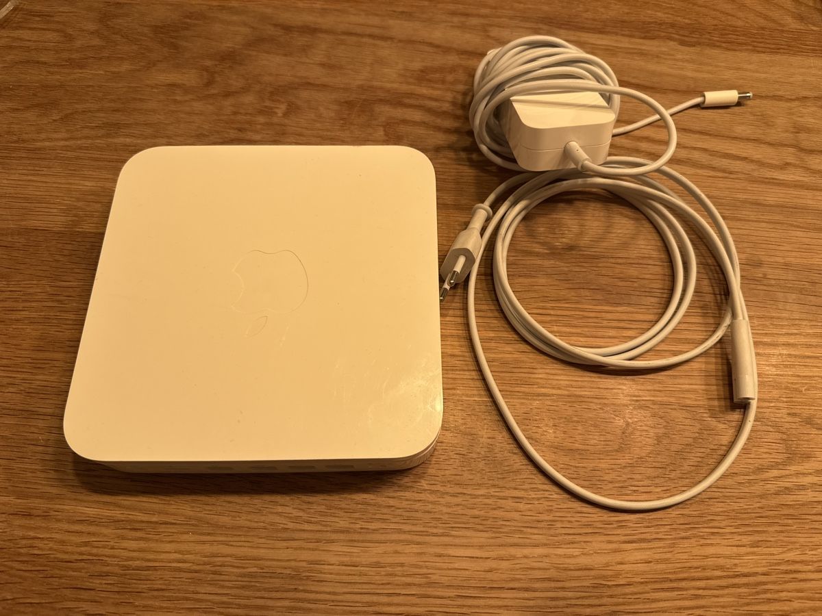 Apple Modem & Router: Apple Airport Extreme WLAN Basisstation – Usato da Lyss venduto da aschempp 3