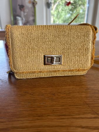Sac bandouliere jaune paille tres bon etat
