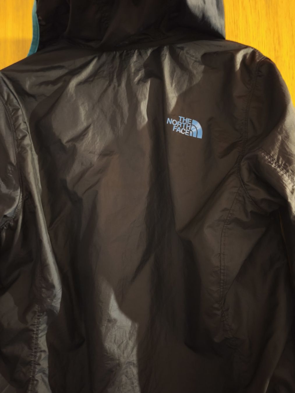 North Face Giacche: North Face Windbreaker – Usato da Kandersteg venduto da digginblackpearlz 2