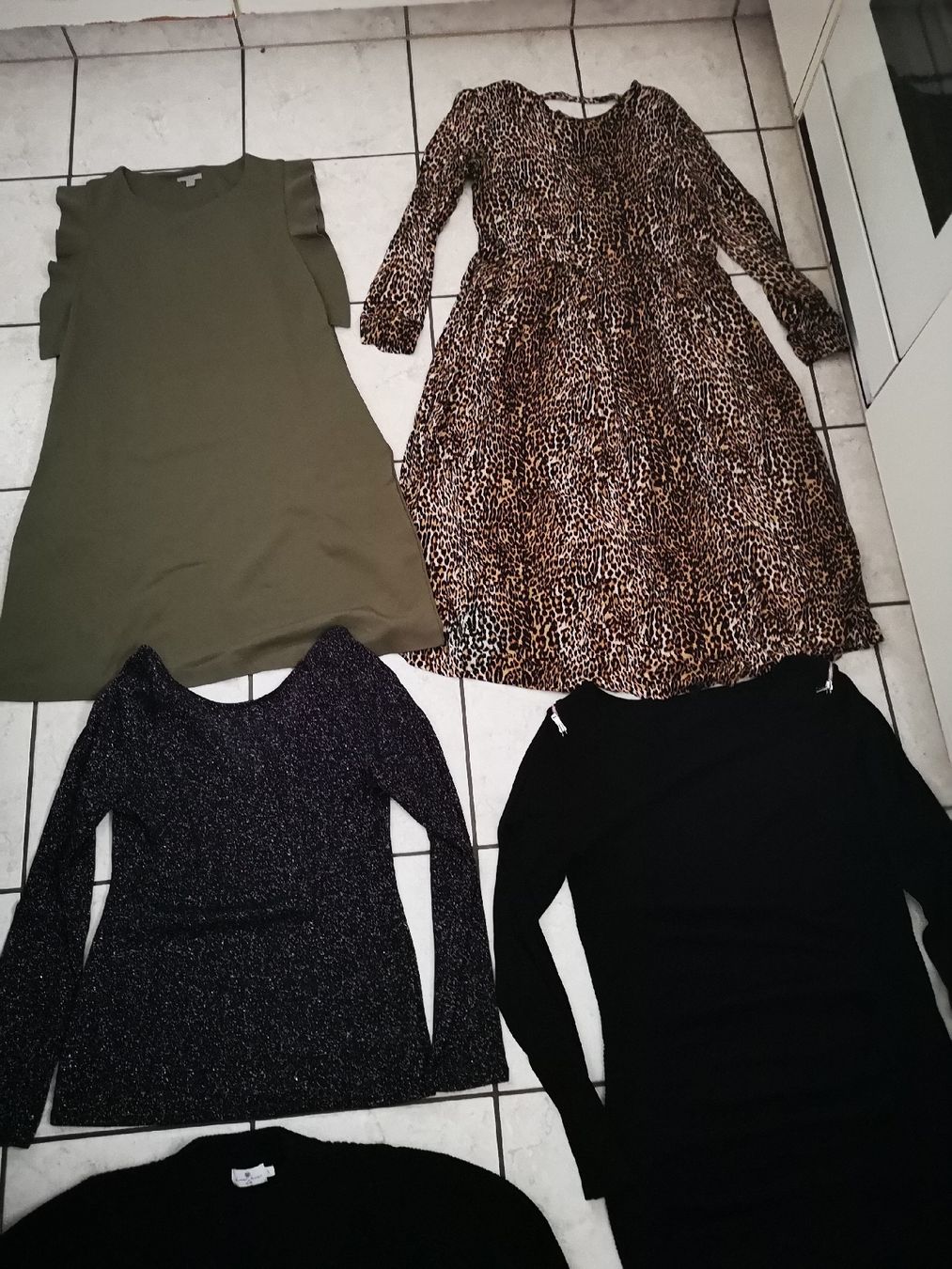 Kleiderpakete: (c10).  11 x Marken Kleiderpaket gr. L Guess, SISLEY... – Gebraucht aus Sevelen von gsandax 1