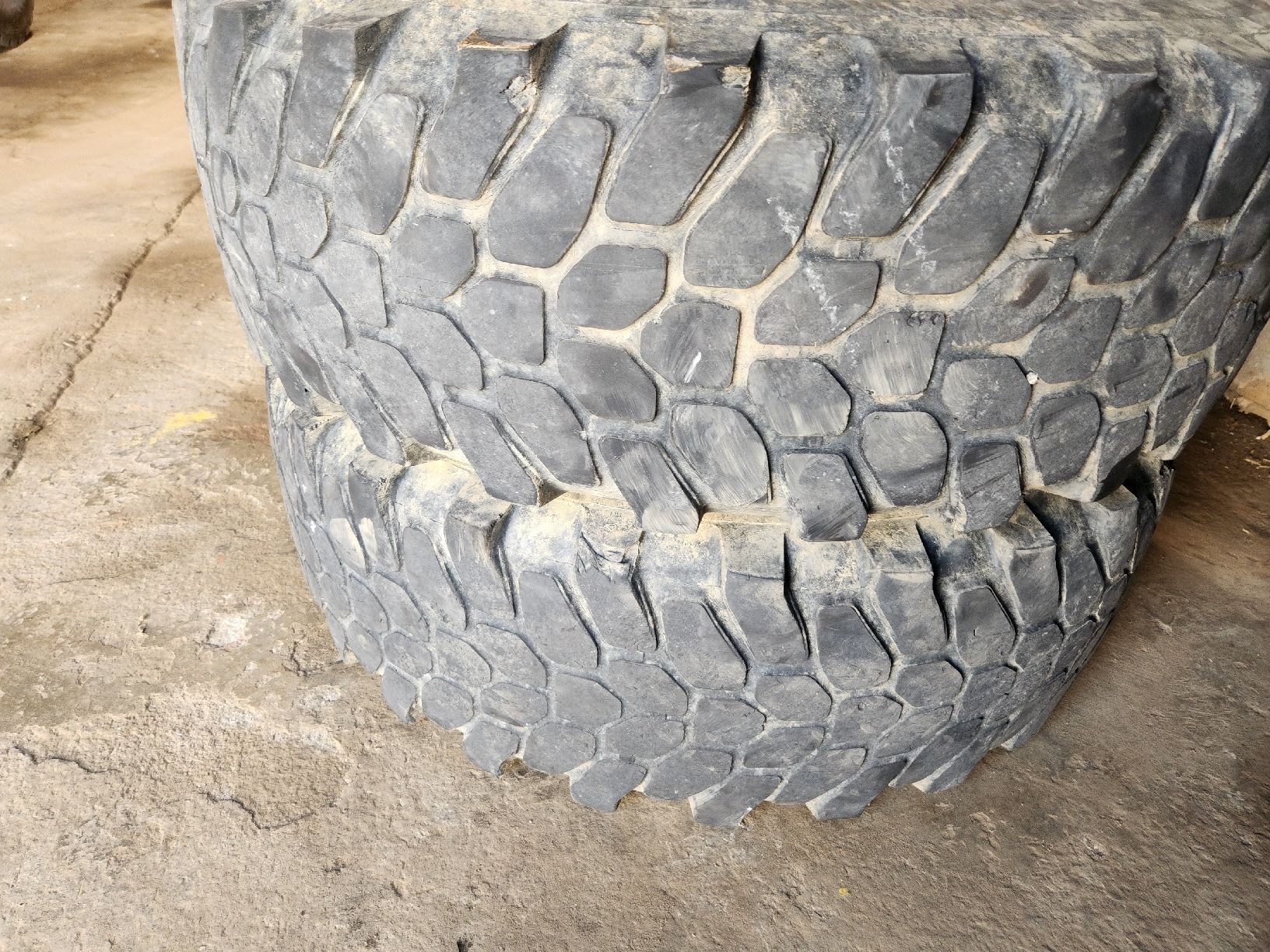Pneumatici & Ruote complete: pneu 365/80r20 – Usato da Berneck venduto da pad_b9nn 2