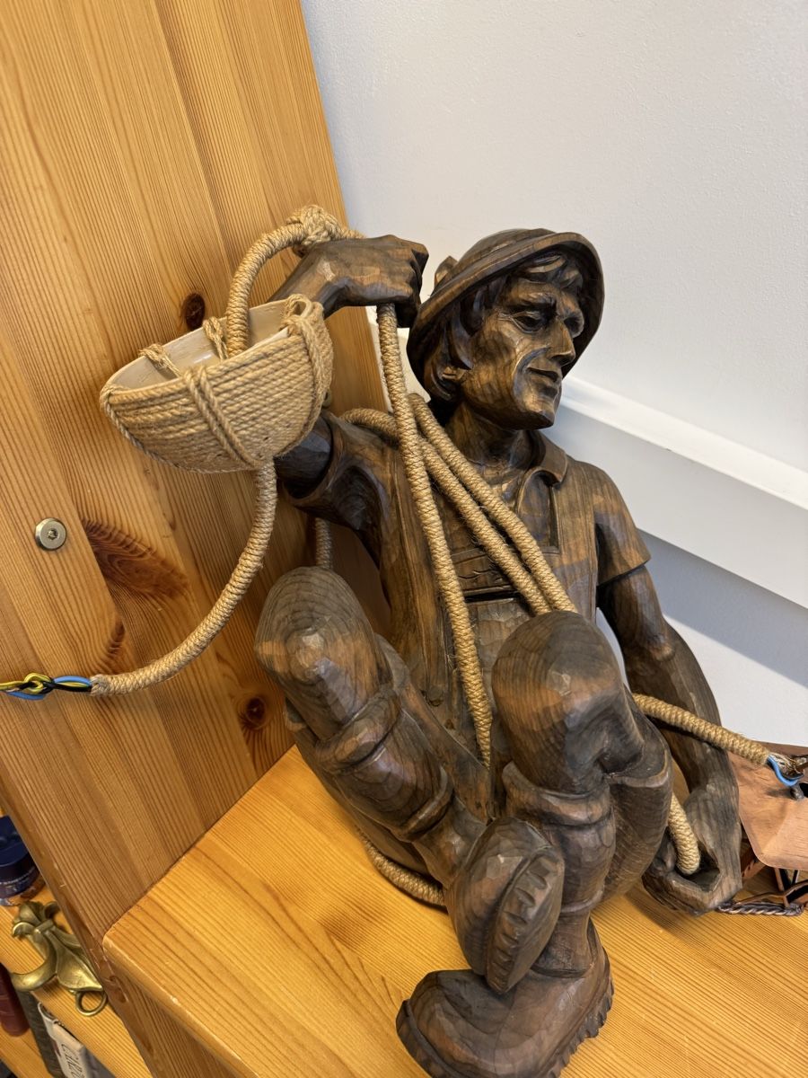 Sculture & Statue: Handgeschnitzte Bergsteiger Skulptur Pendelleuchte – Usato da Morges venduto da SevArt