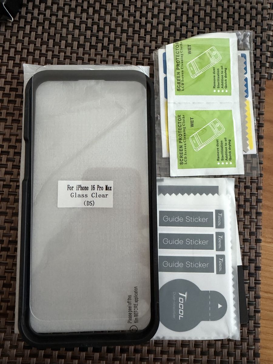 Retouches de peinture & films: iPhone 16 Pro Max Panzerglas – Neuf avec emballage d'origine à Wilen b. Wollerau par lan_l5n5