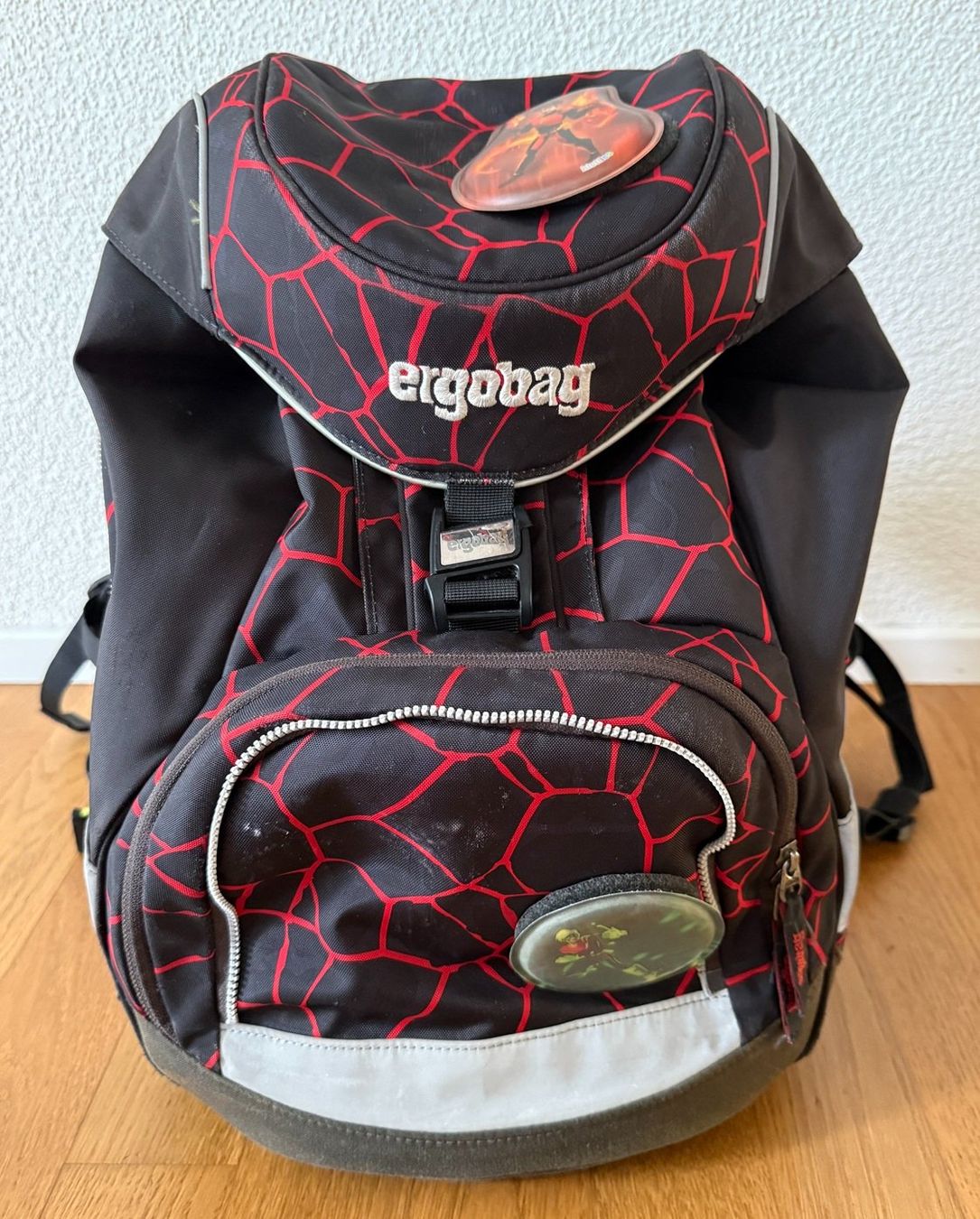 Ergobag Sacs & sacs à dos: Ergobag Schulrucksack Lava Superhelden inkl. 2 Etuis – D'occasion à Luzern par Dj_alexey