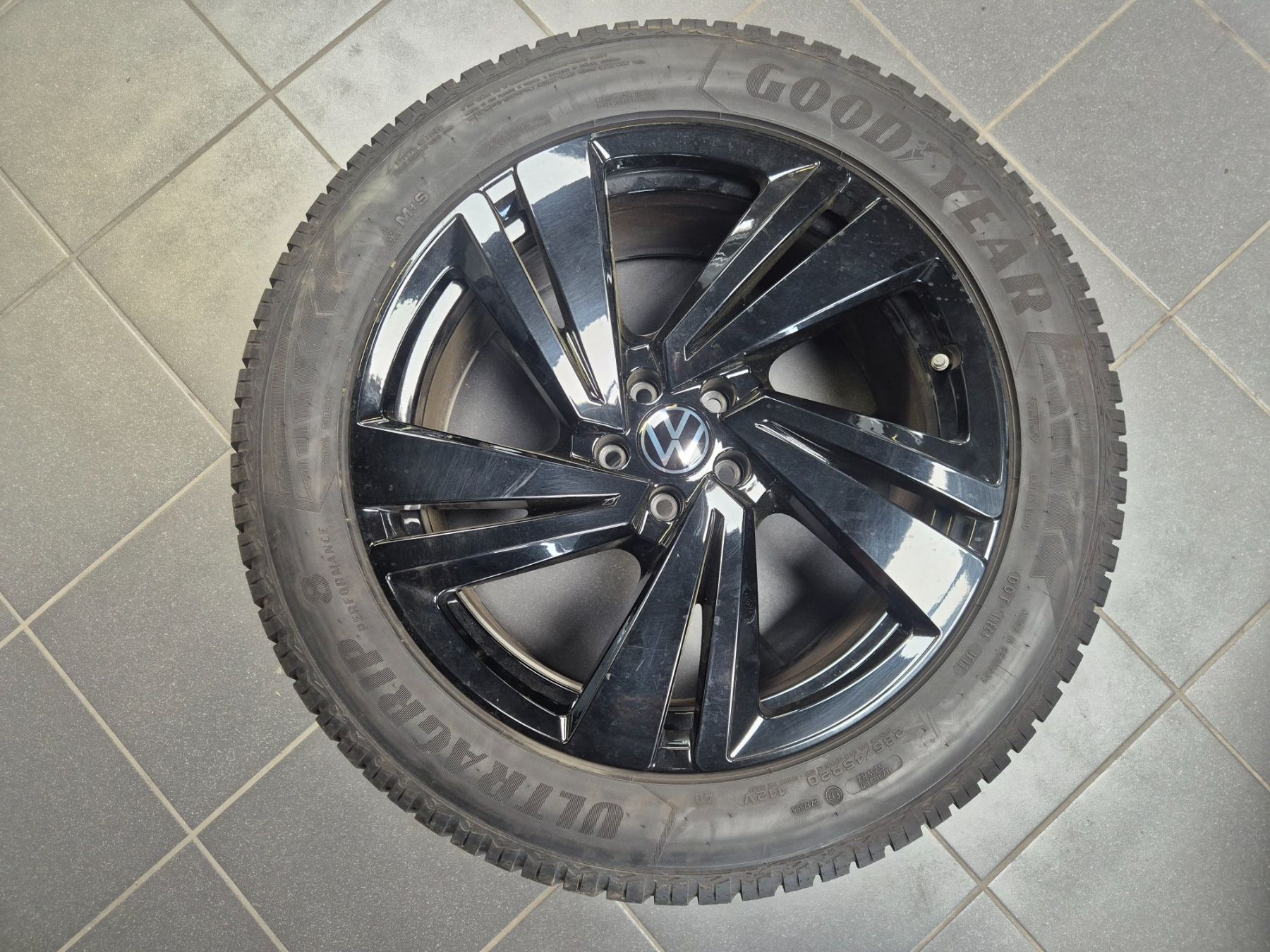 Volkswagen Pneus & Roues: Winterräder 20" VW Touareg – D'occasion à Winterthur par WEWi-Ersatzteile