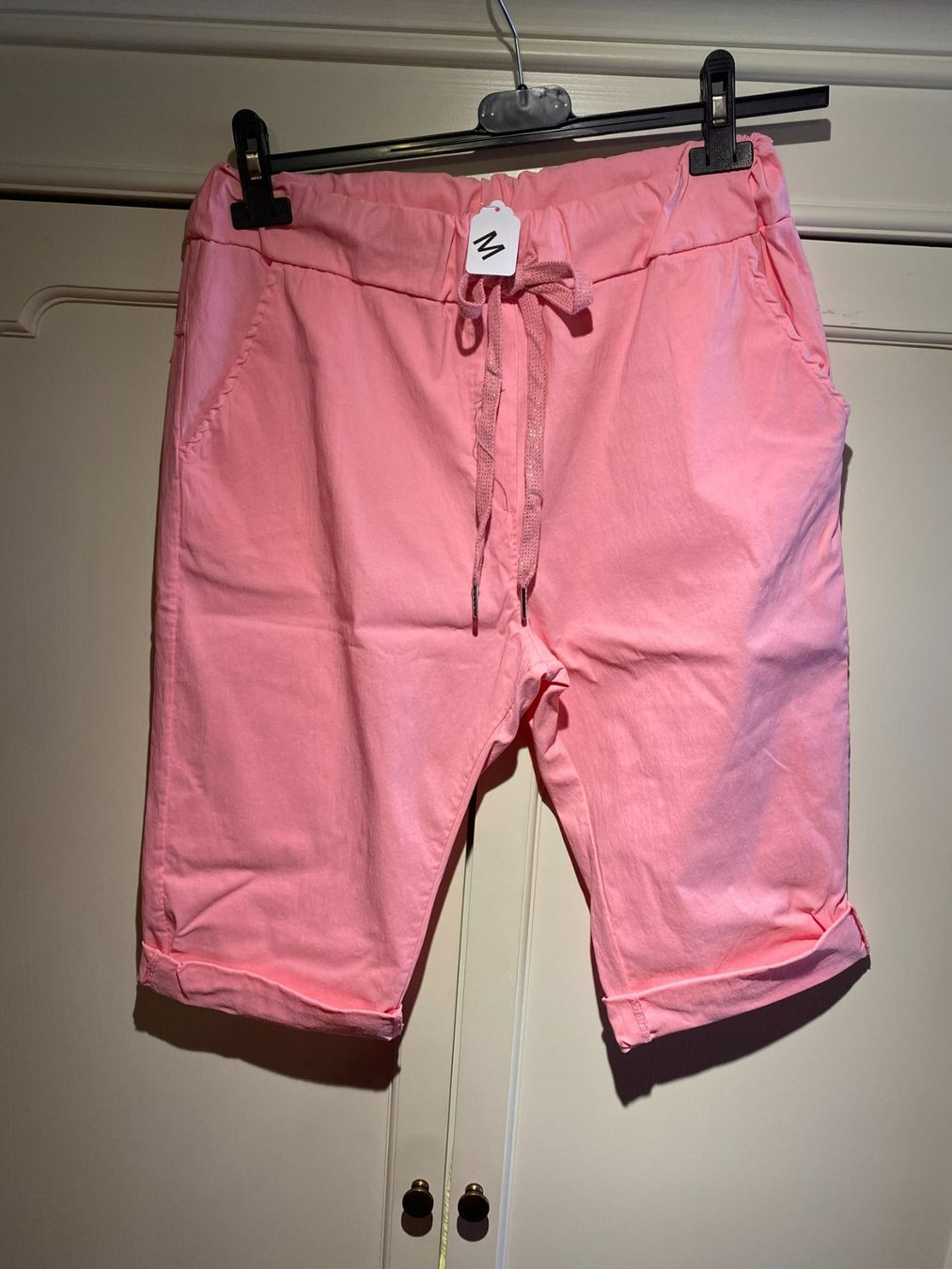 Pantalons: KURZE SHORTS -DAMEN,ROSA – Neuf avec emballage d'origine à Meienried par ManuelaBoutique