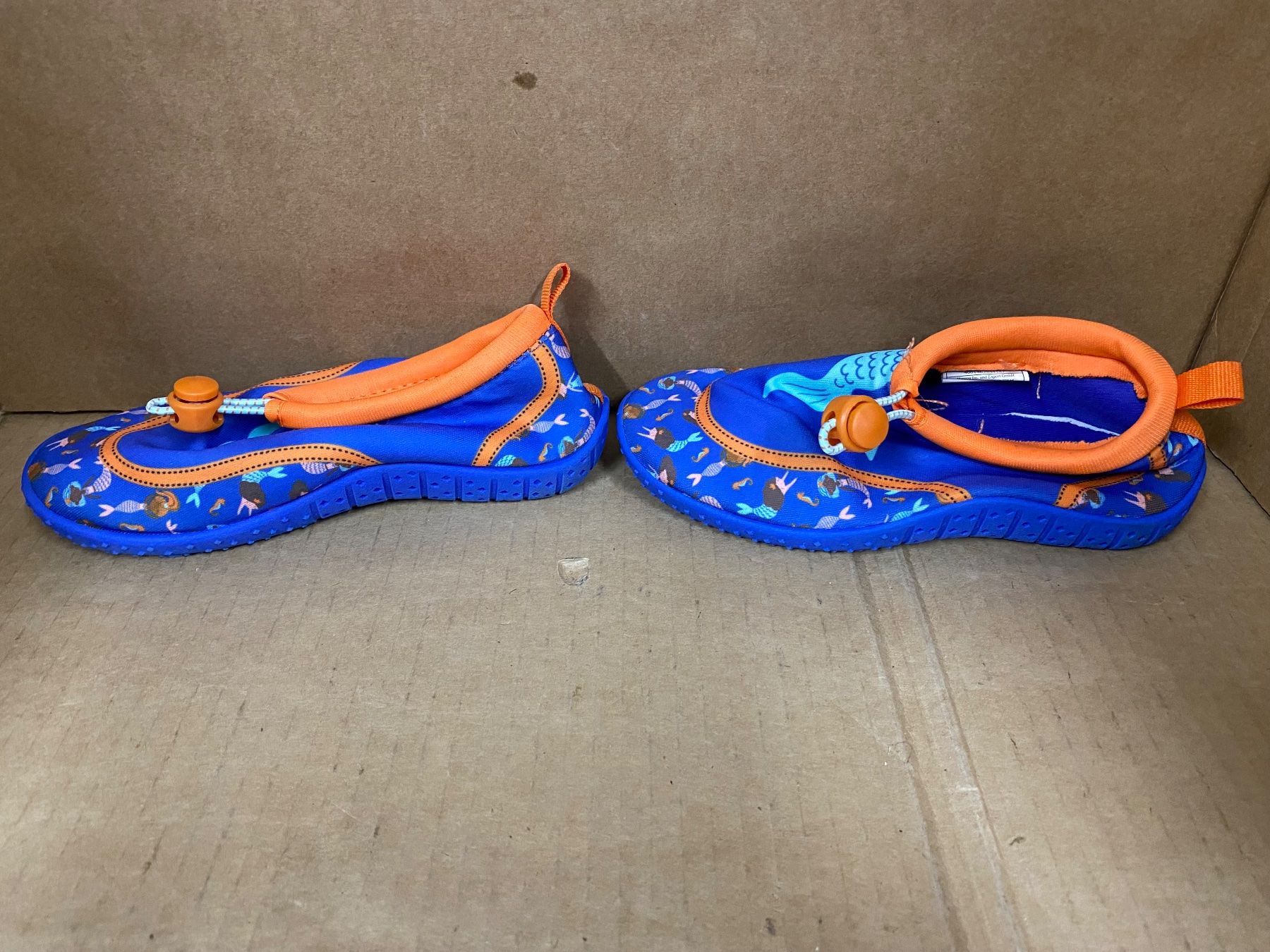 Scarpe per ragazzi: Wasserschuhe blau Grösse 28 – Usato da Eschlikon TG venduto da RamonaSt 2