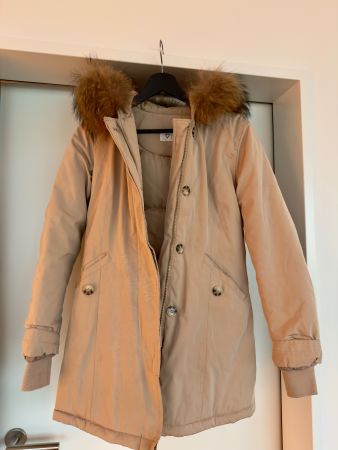 Winterjacke Beige Gr. 34 mit abnehmbaren Pelzbesatz