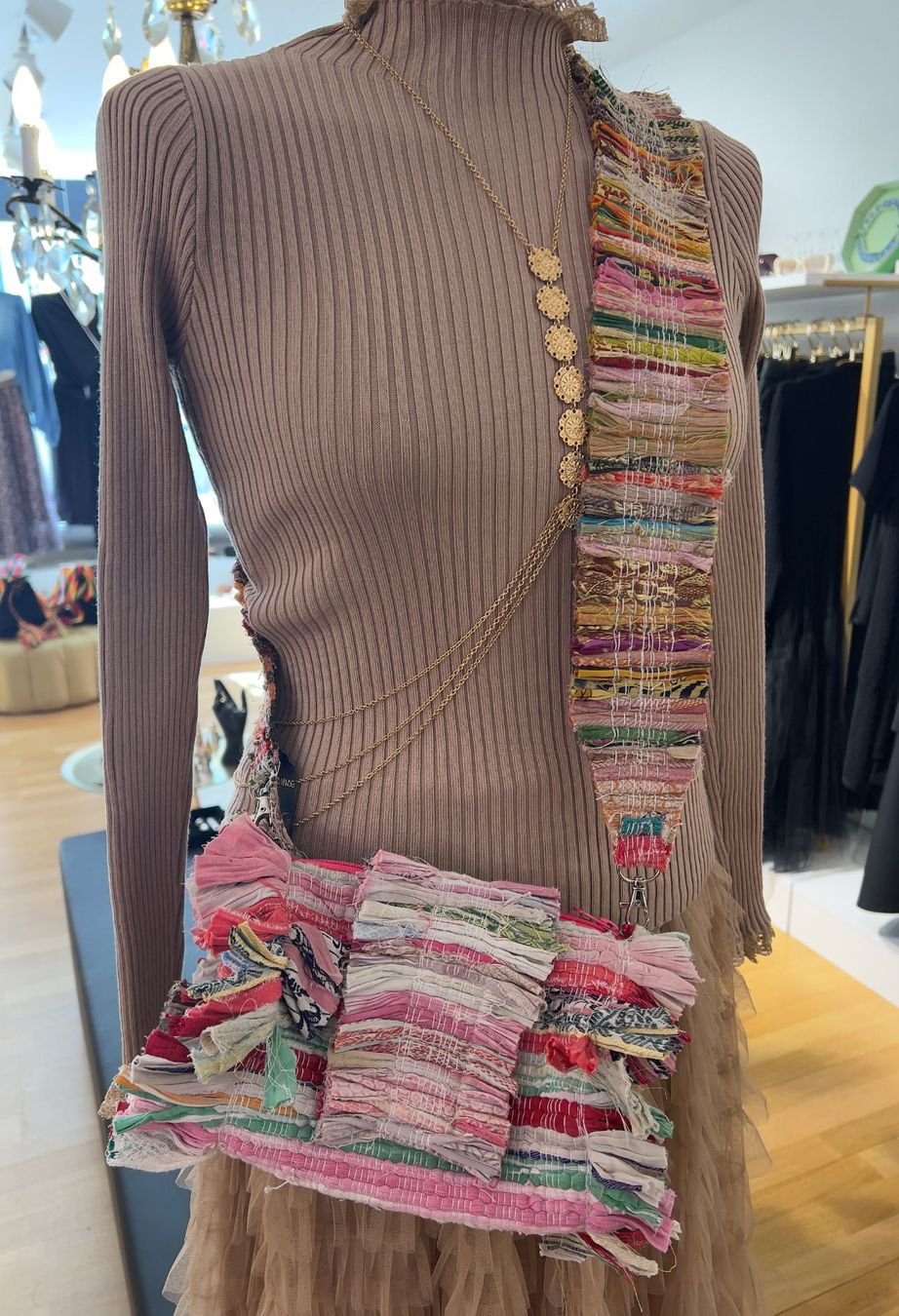 Borse da donna: Handmade Umhängetasche aus recyceltem Stoff – Nuovo e nell'imballaggio originale da Zürich venduto da Naebeli 2
