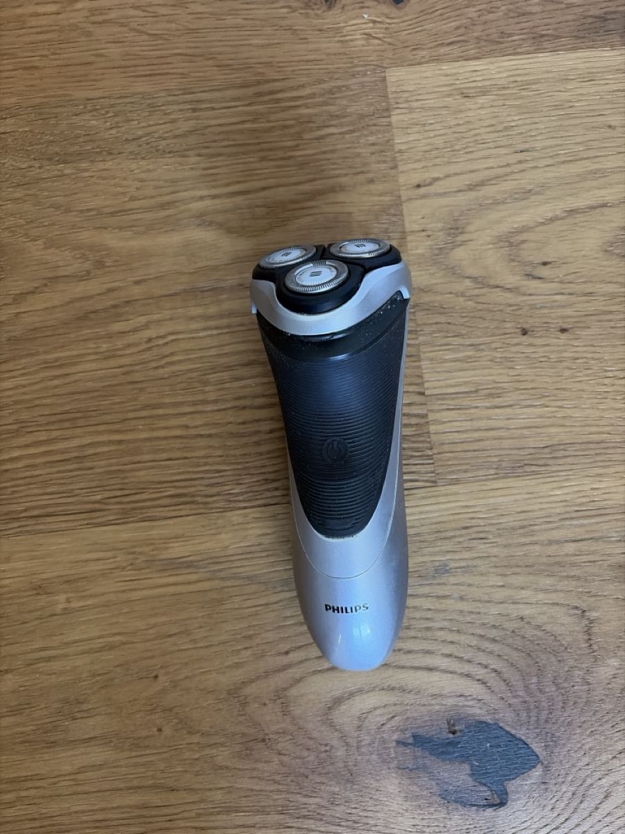 Philips Rasoi & Lamette da barba: Elektrischer Rasierer Philips mit Netzteil gebraucht – Usato da Oberkirch LU venduto da moia76