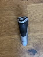 Elektrischer Rasierer Philips mit Netzteil gebraucht