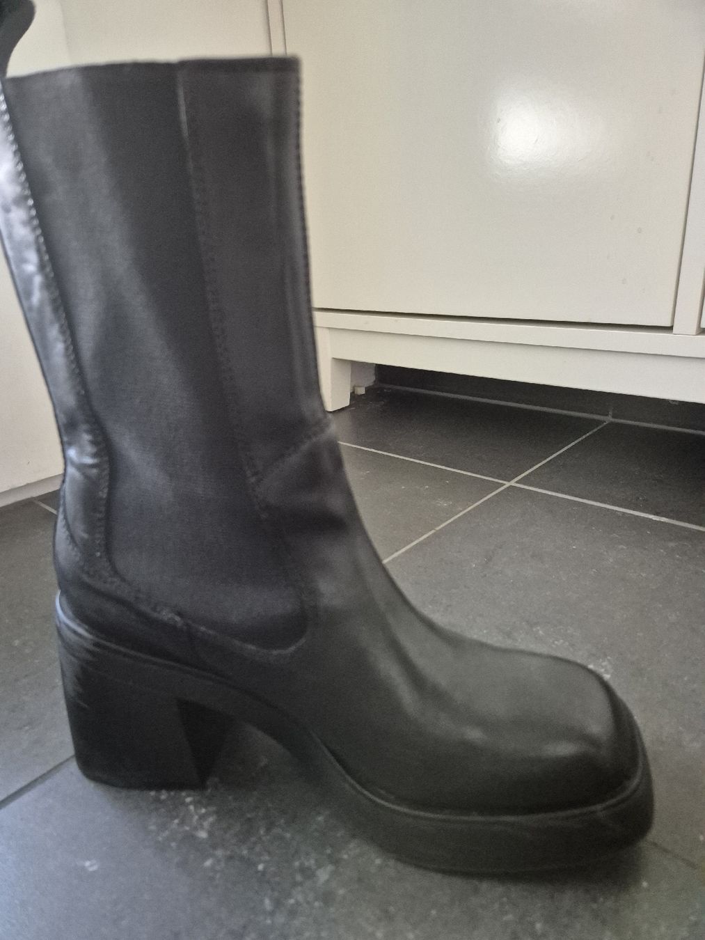 Vagabond Scarpe da donna: Schwarze Chelsea Boots mit Absatz – Nuovo (secondo la descrizione) da Uster venduto da panda_leptir 3