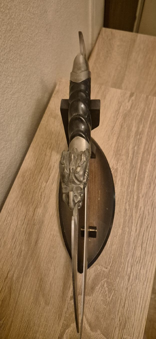 Tutte le decorazioni: Dague décorative fantastique avec support, – Usato da Genève venduto da Bayoushi 3