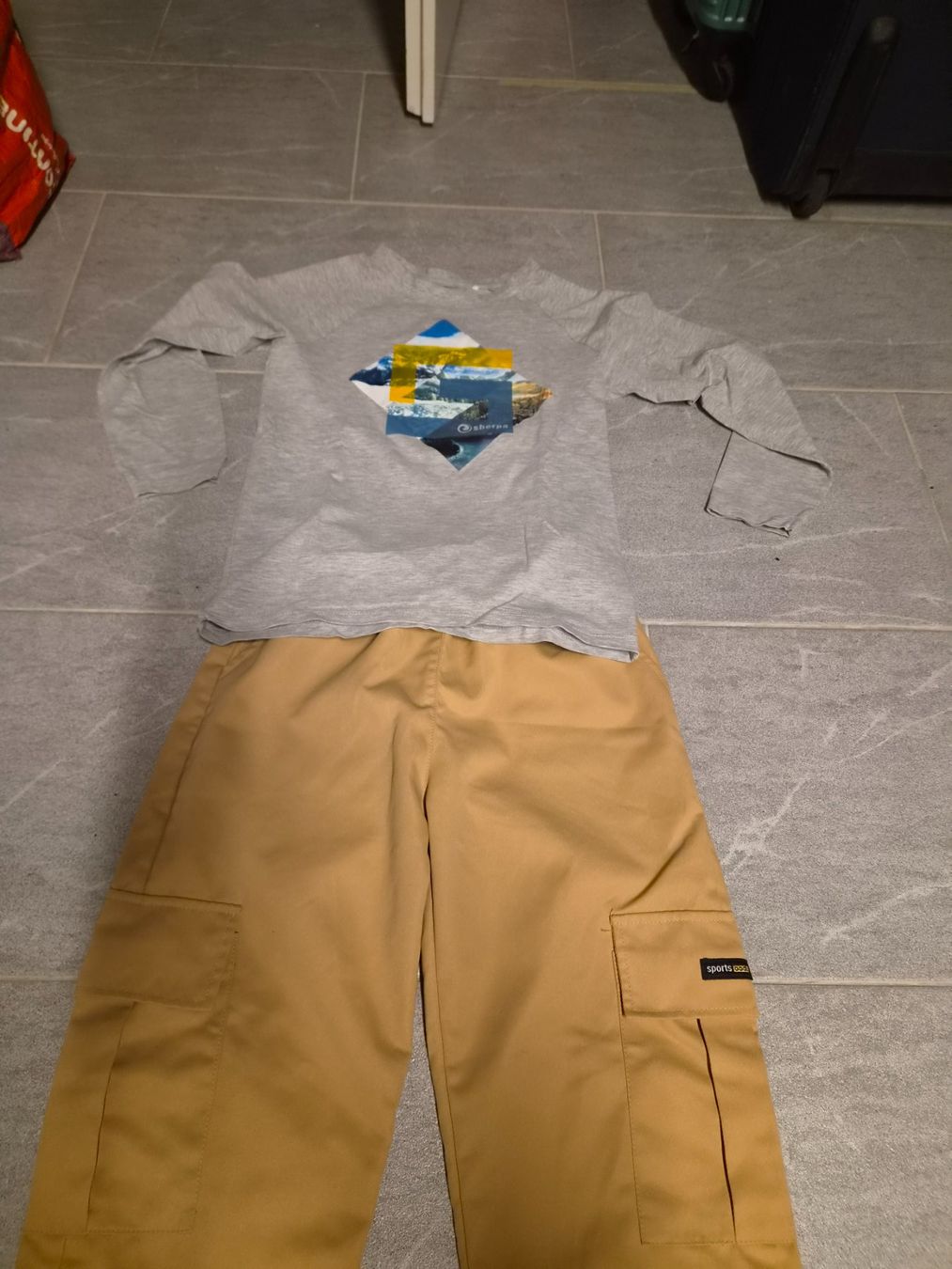 Sherpa Lotti & Set di vestiti: Cooles Wanderset Junge 134/140 Sherpa – Usato da Konolfingen venduto da torina85