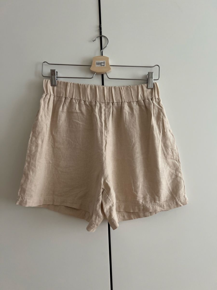 Pantalons: Givn Berlin Leinen Shorts, Beige – D'occasion à Luzern par Soeuv 1