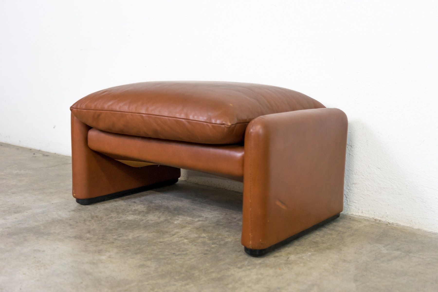 Hocker: Hocker Leder Vintage - Lieferung möglich – Gebraucht aus Schaffhausen von Studio-Ara 5