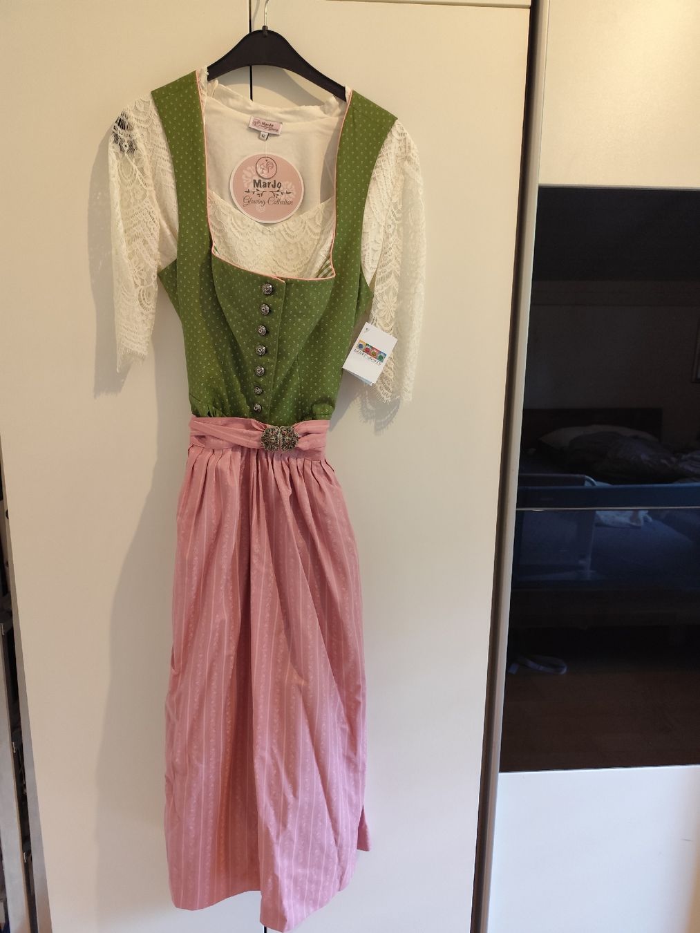 Costumi: Dirndl 42 Berwin & Wolff, Marjo Bluse 42 neu – Nuovo e nell'imballaggio originale da Uznach venduto da CelineElisabeth