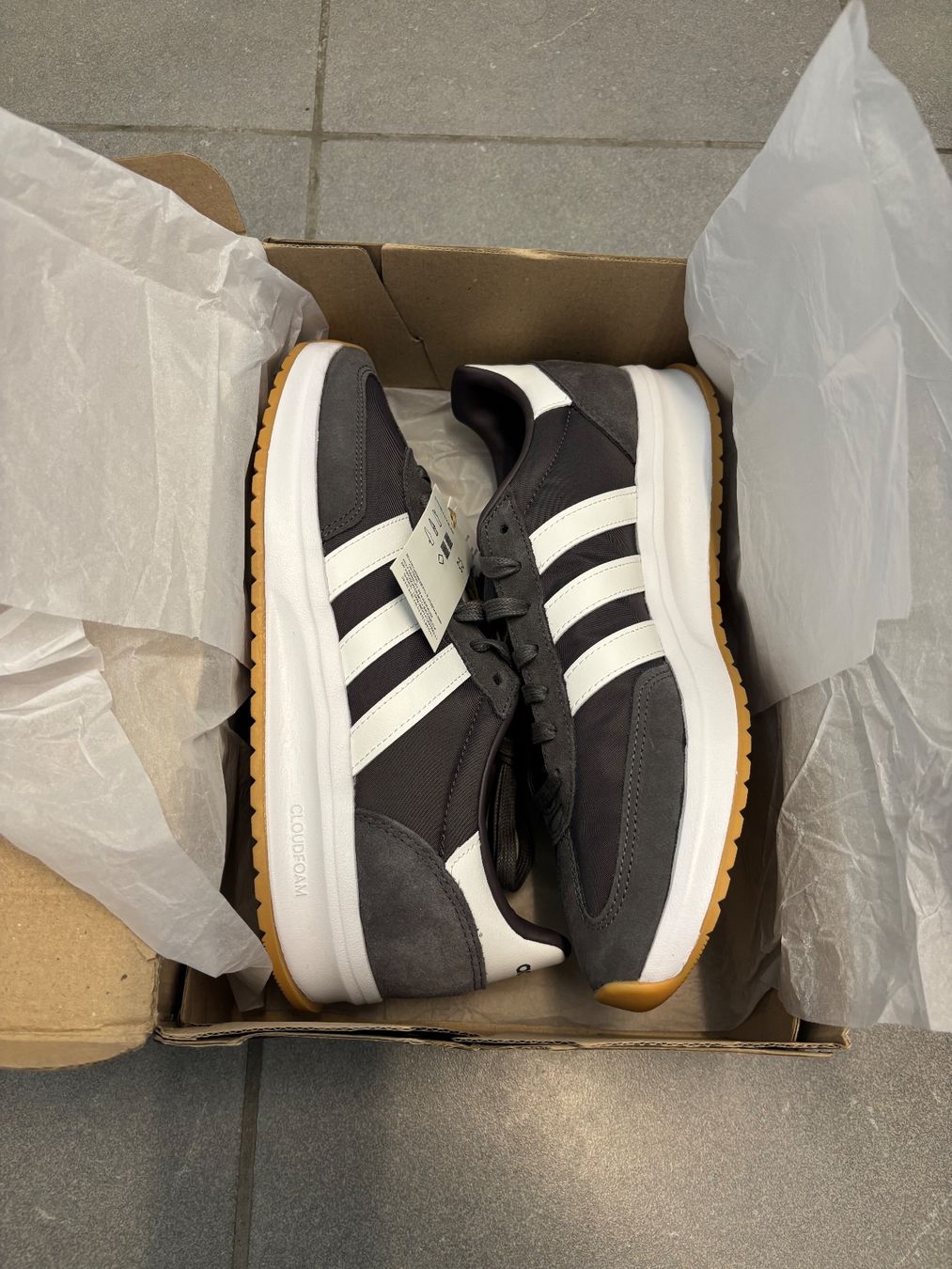Adidas Herrenschuhe: Adidas Sneakers – Neu und originalverpackt aus Zürich von mc__2kll 1