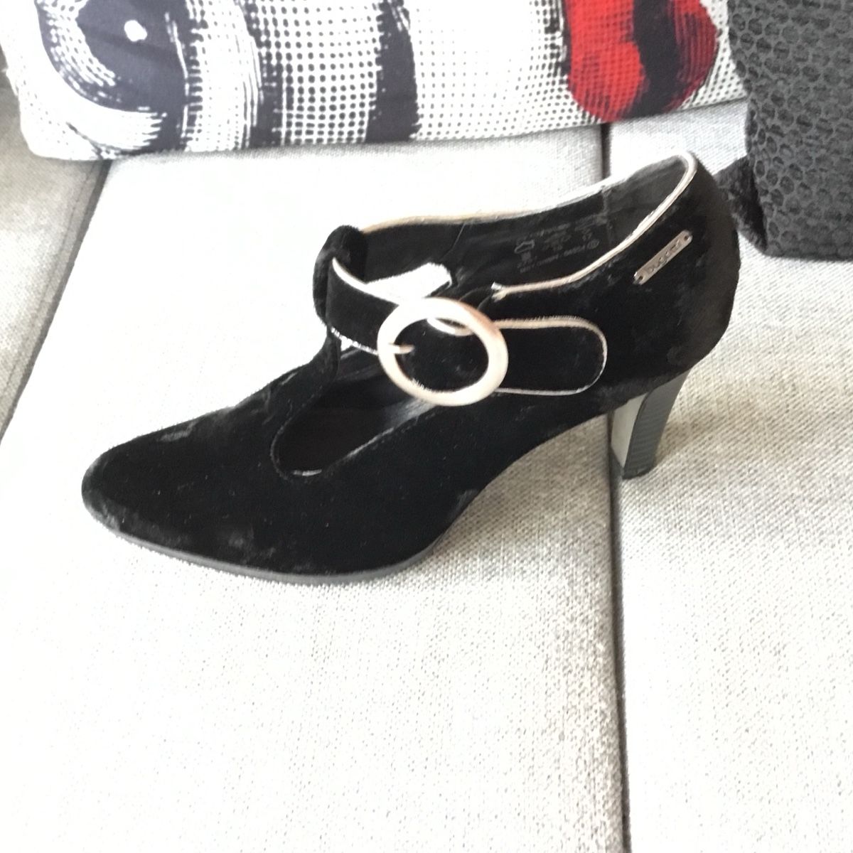 Bugatti Chaussures femmes: BUGATTI escarpins 🖤 38 – D'occasion à Fribourg par ficelle_de_luge