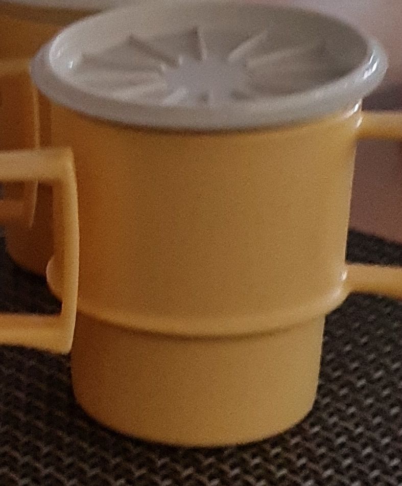 Tupperware Tassen: Tupperware 4Becher gelb mit Deckel neu – Neu (gemäss Beschreibung) aus Münsingen von Cuci31