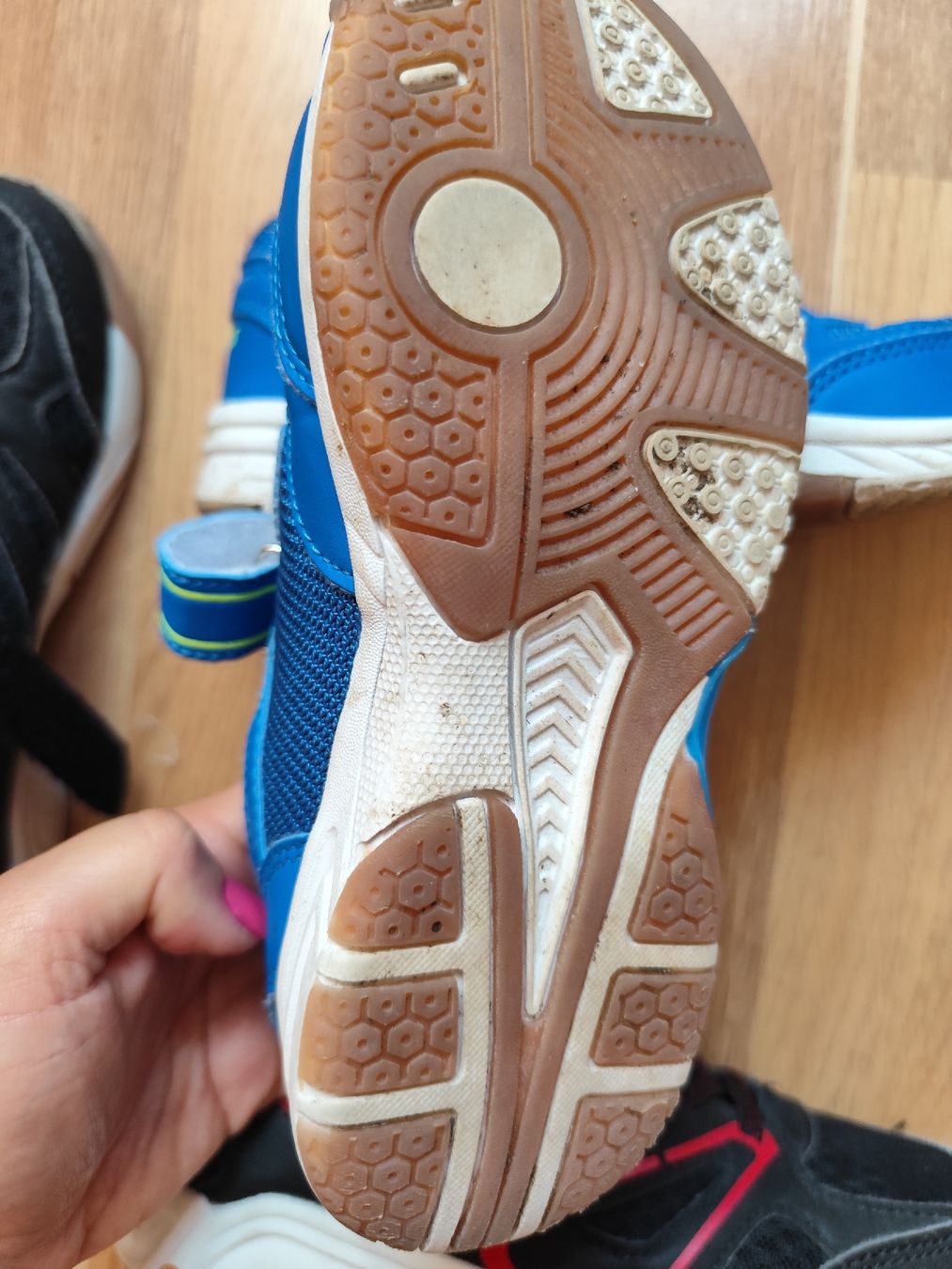 Scarpe per ragazzi: Kinder Turnschuhe Grösse 32 Zwei Paar – Usato da Mägenwil venduto da VintageGirly 3